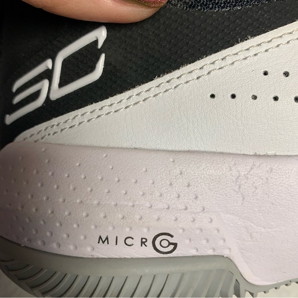 Under Armour Men’s SC Black and White Sneakers size 8 in EUC - Picture 5 of 7